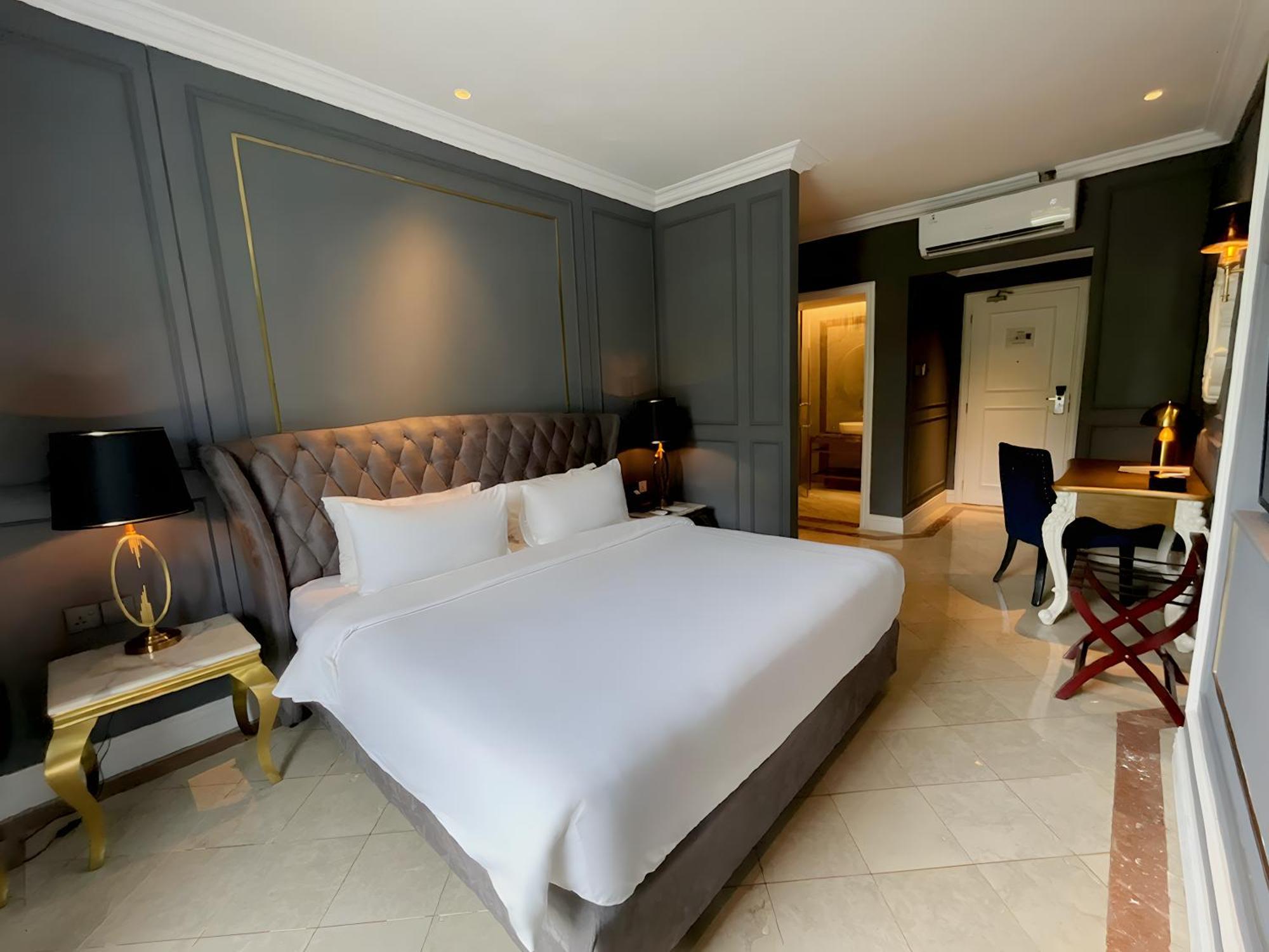 Grand Eska Hotel & Suites Batam Нагоя Екстериор снимка