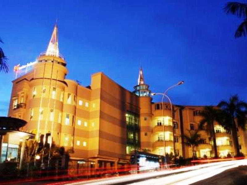 Grand Eska Hotel & Suites Batam Нагоя Екстериор снимка